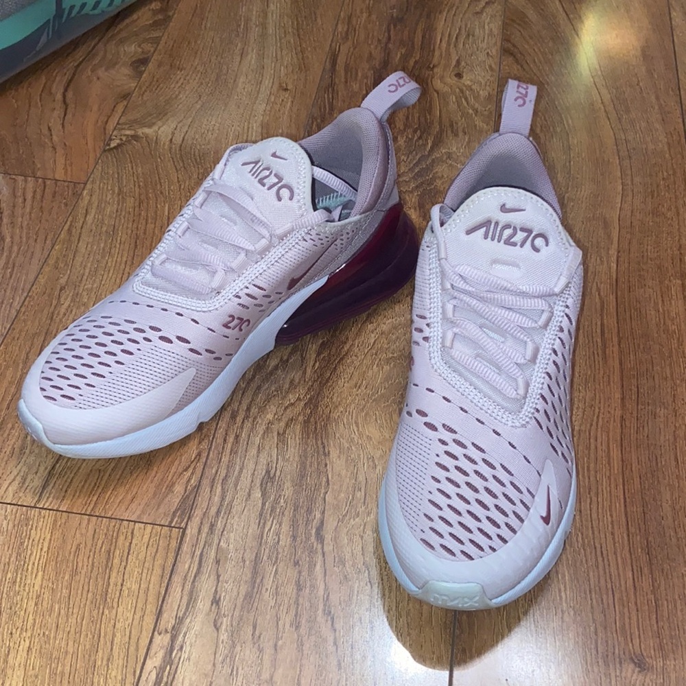 Nike 270s